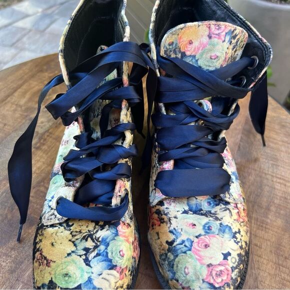 Dirty Laundry Floral Lace-Up velvety Ankle Boots 🌺 comfy 🌺 size 7.5 - Picture 8 of 9